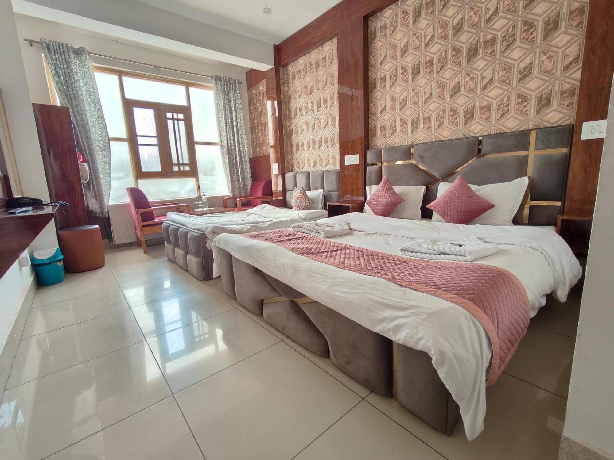 Gulmarg Gs Residency Hotel Bilik gambar